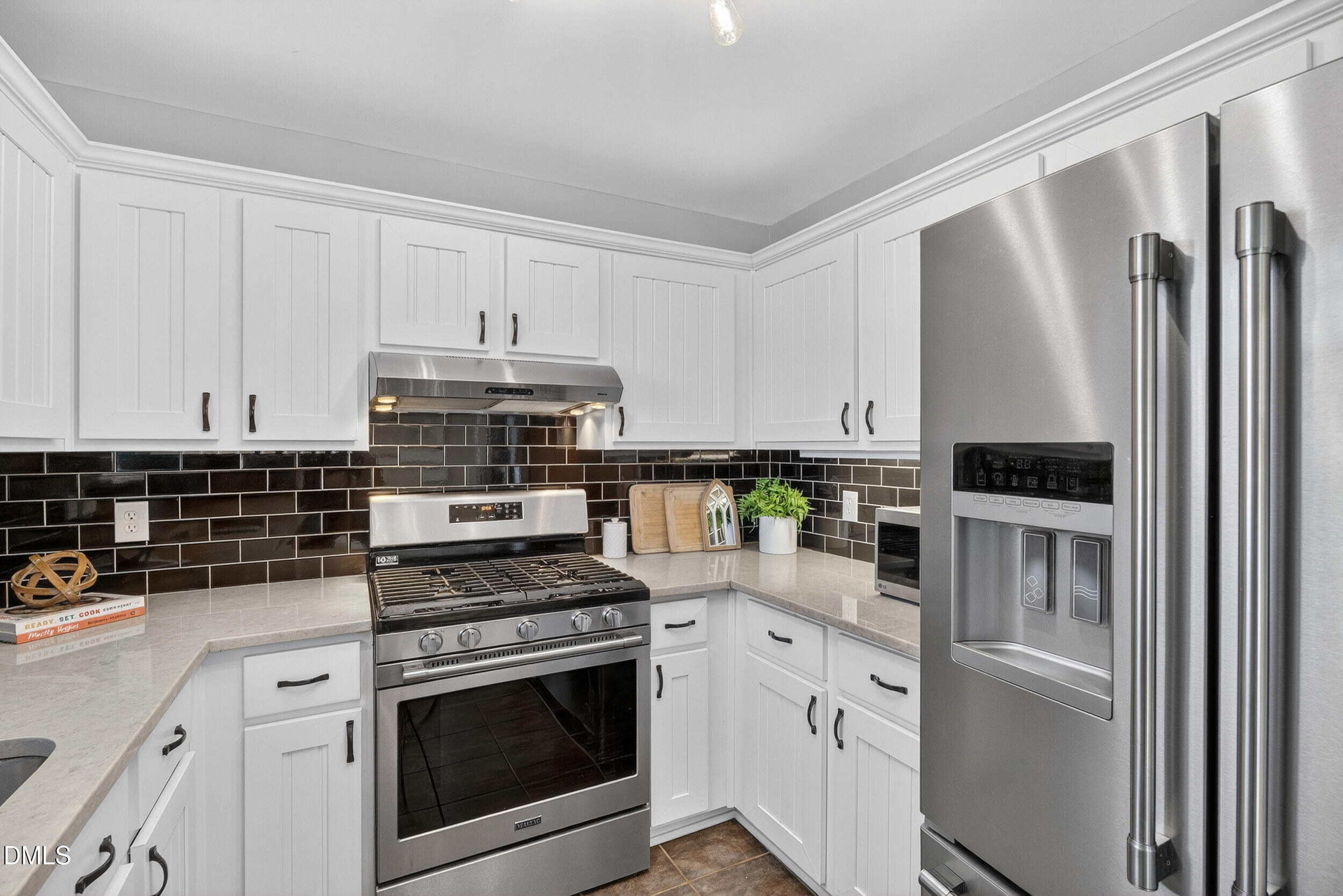 1049 Mills Street Raleigh, NC 27608 - Photo 10 of 31 25_dsc08168