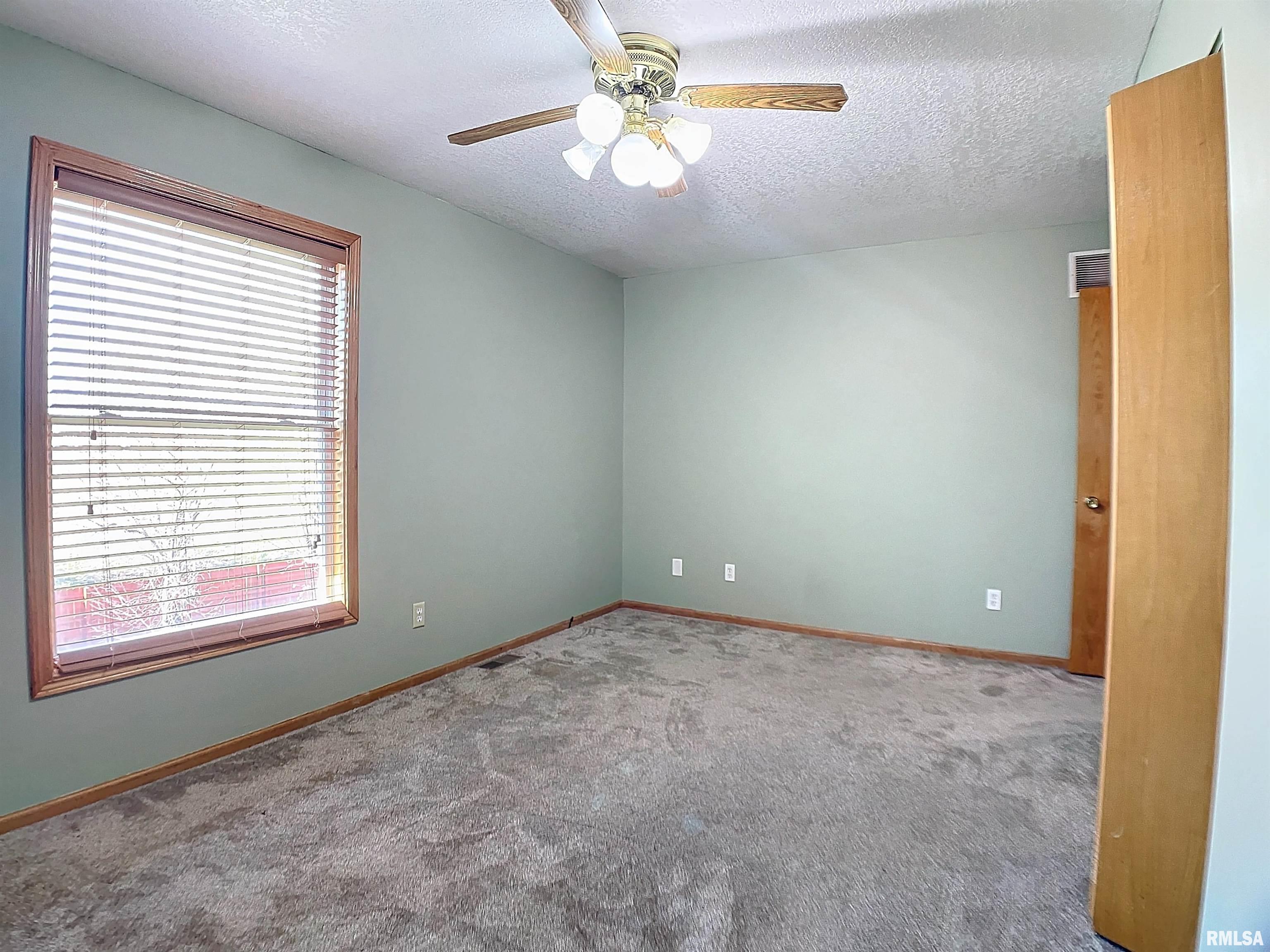 6070 Appomattox Road Davenport, IA 52806 - Photo 17 of 38 Gallery Image 17