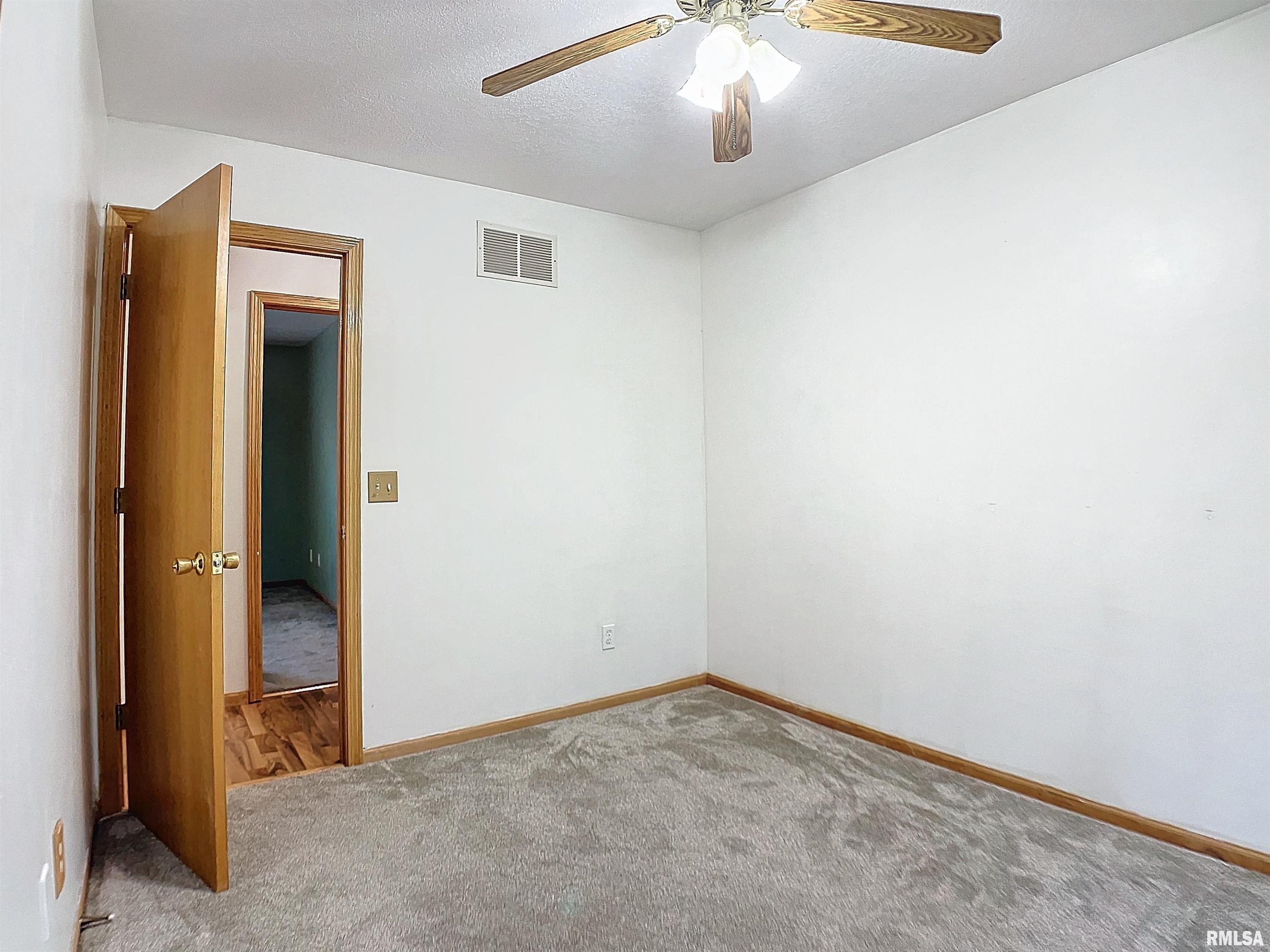 6070 Appomattox Road Davenport, IA 52806 - Photo 24 of 38 Gallery Image 24