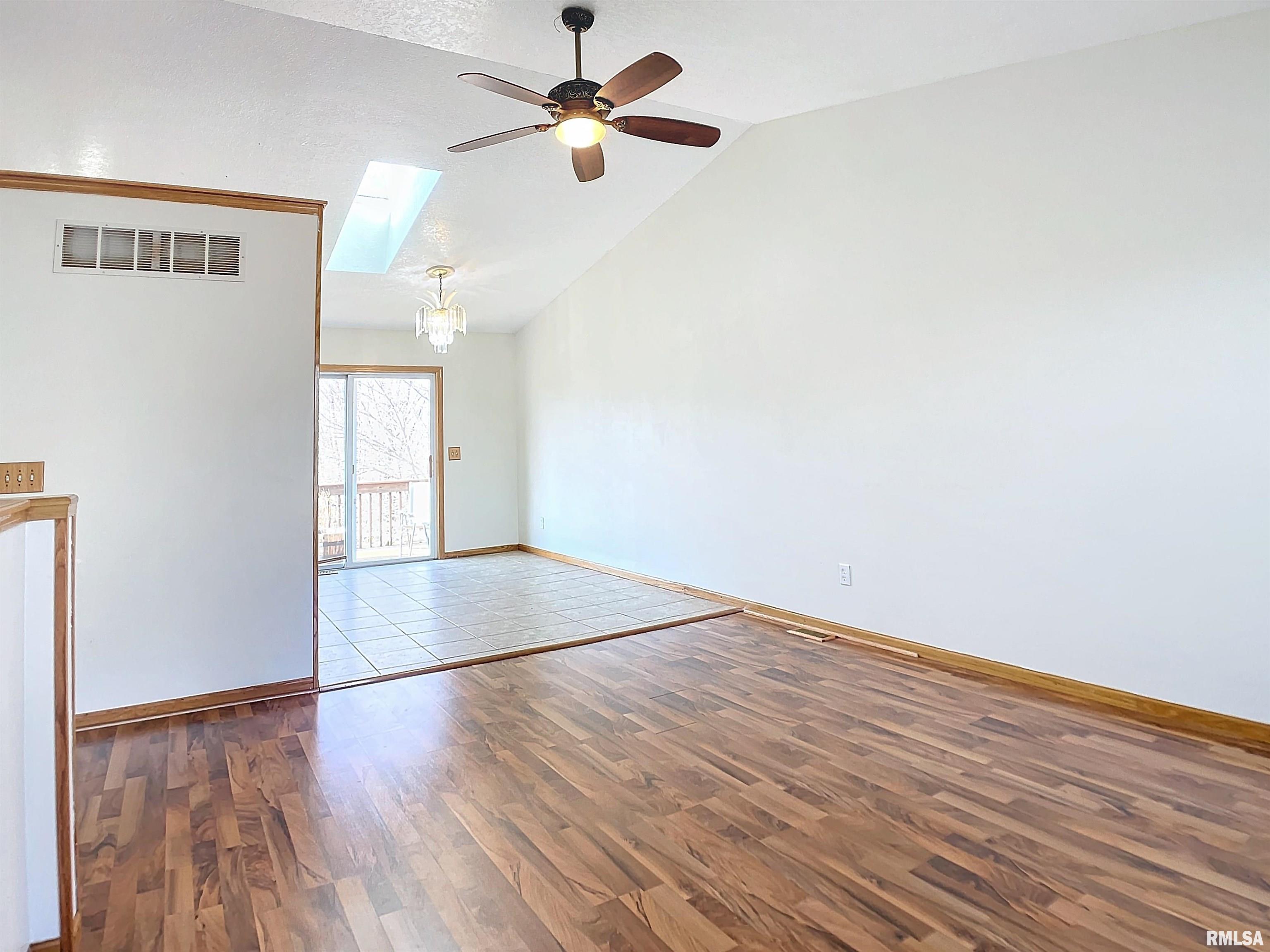 6070 Appomattox Road Davenport, IA 52806 - Photo 6 of 38 Gallery Image 6