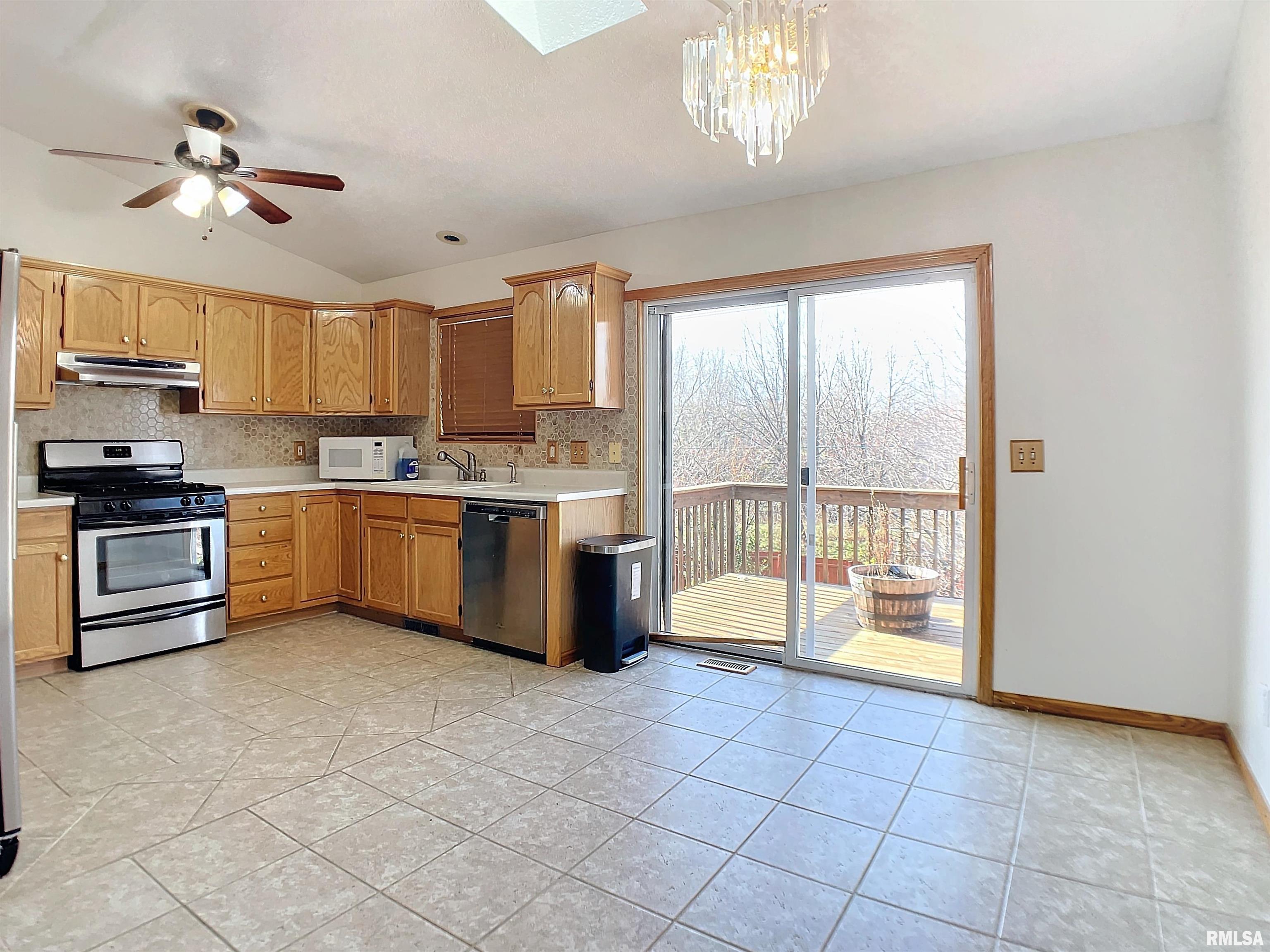 6070 Appomattox Road Davenport, IA 52806 - Photo 8 of 38 Gallery Image 8