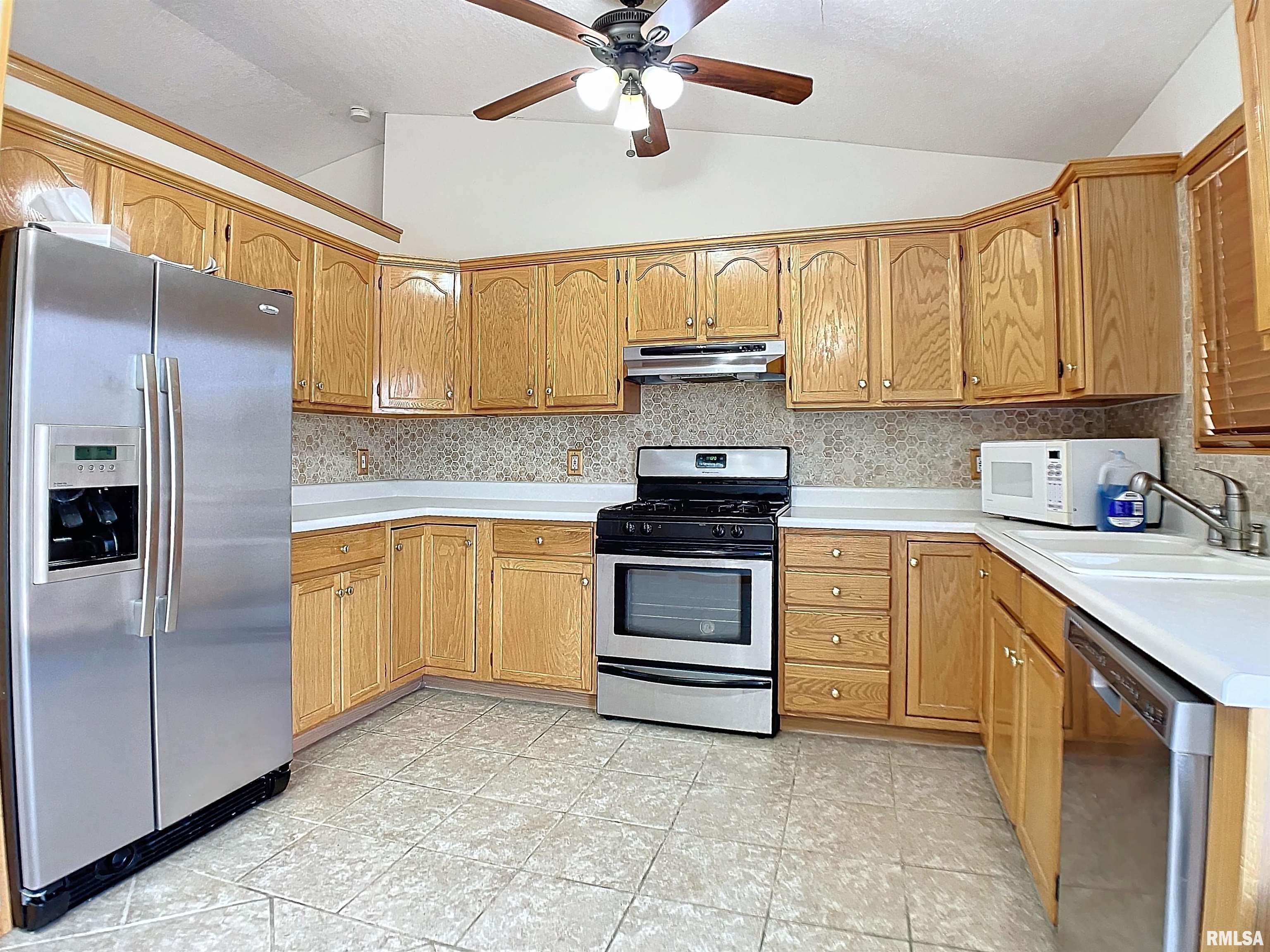 6070 Appomattox Road Davenport, IA 52806 - Photo 10 of 38 Gallery Image 10