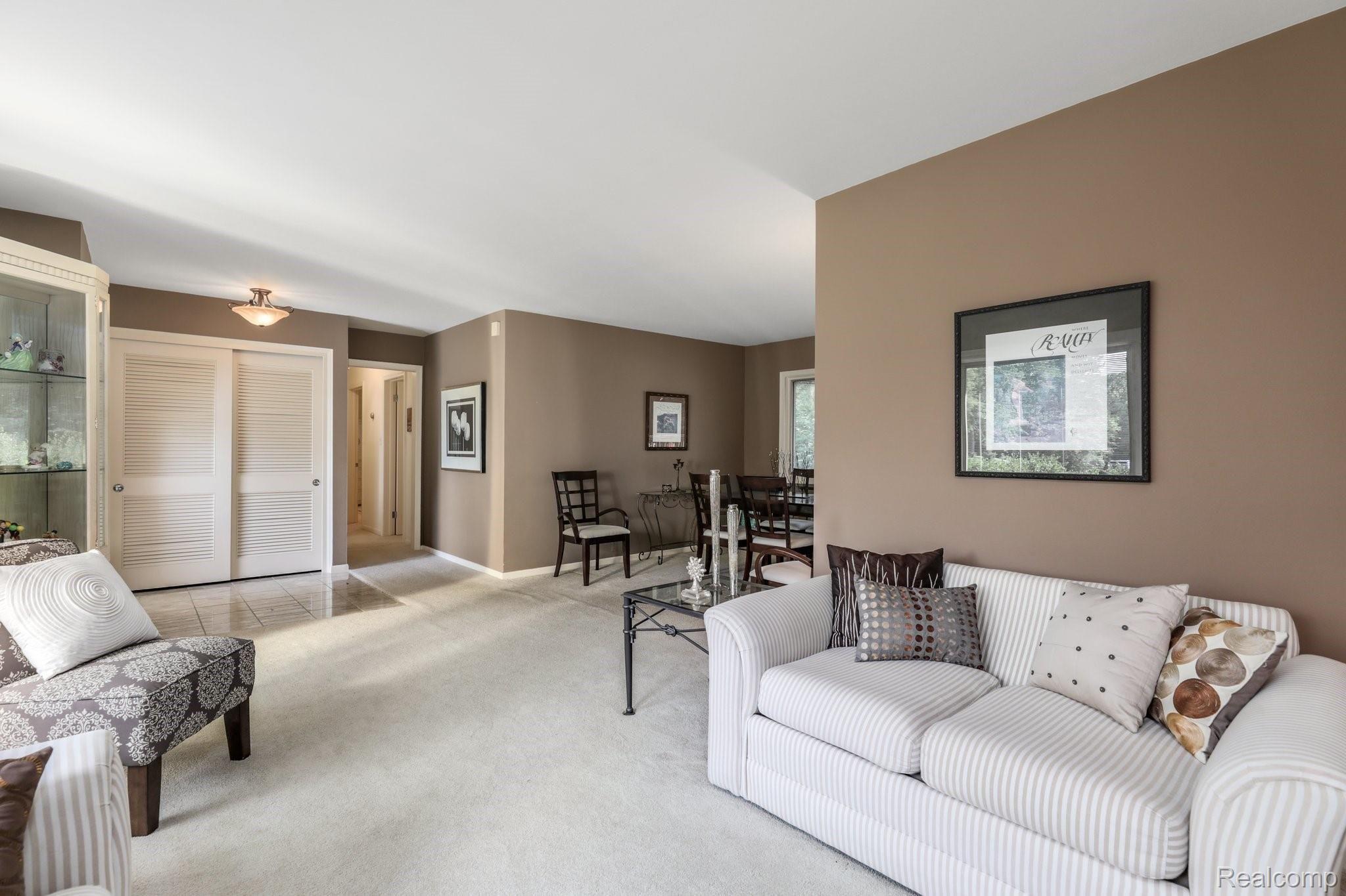 1739 Seever Circle Rochester, MI 48309 - Photo 10 of 34 13-web-or-mls-1739 Seever Circle Rochester Hills0013.jpg