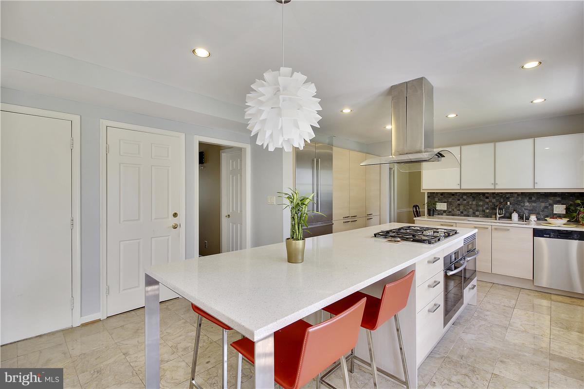 8610 Aqueduct Road Potomac, MD 20854 - Photo 11 of 30 Breakfast area