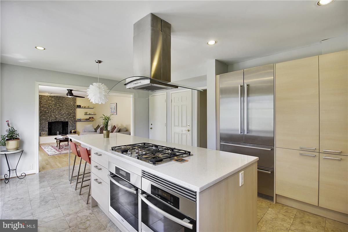 8610 Aqueduct Road Potomac, MD 20854 - Photo 12 of 30 Custom Kitchen