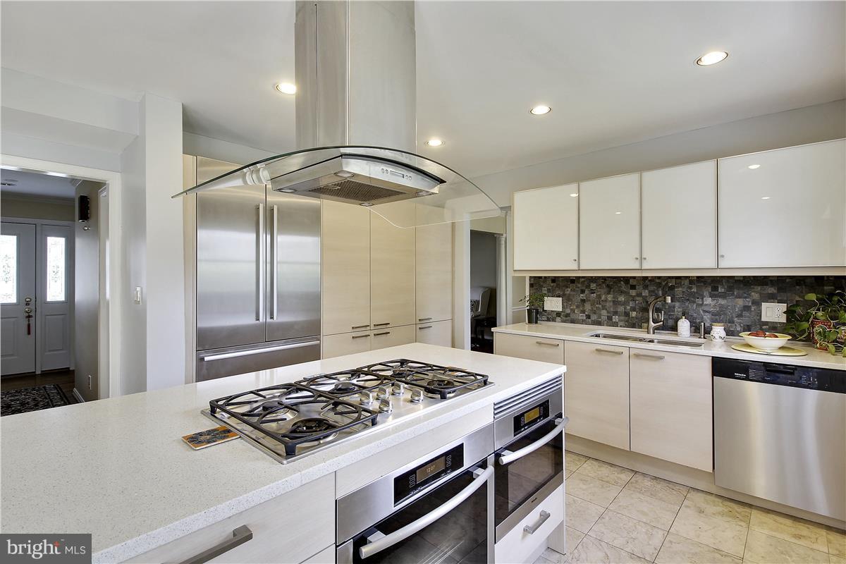 8610 Aqueduct Road Potomac, MD 20854 - Photo 13 of 30 Custom Kitchen