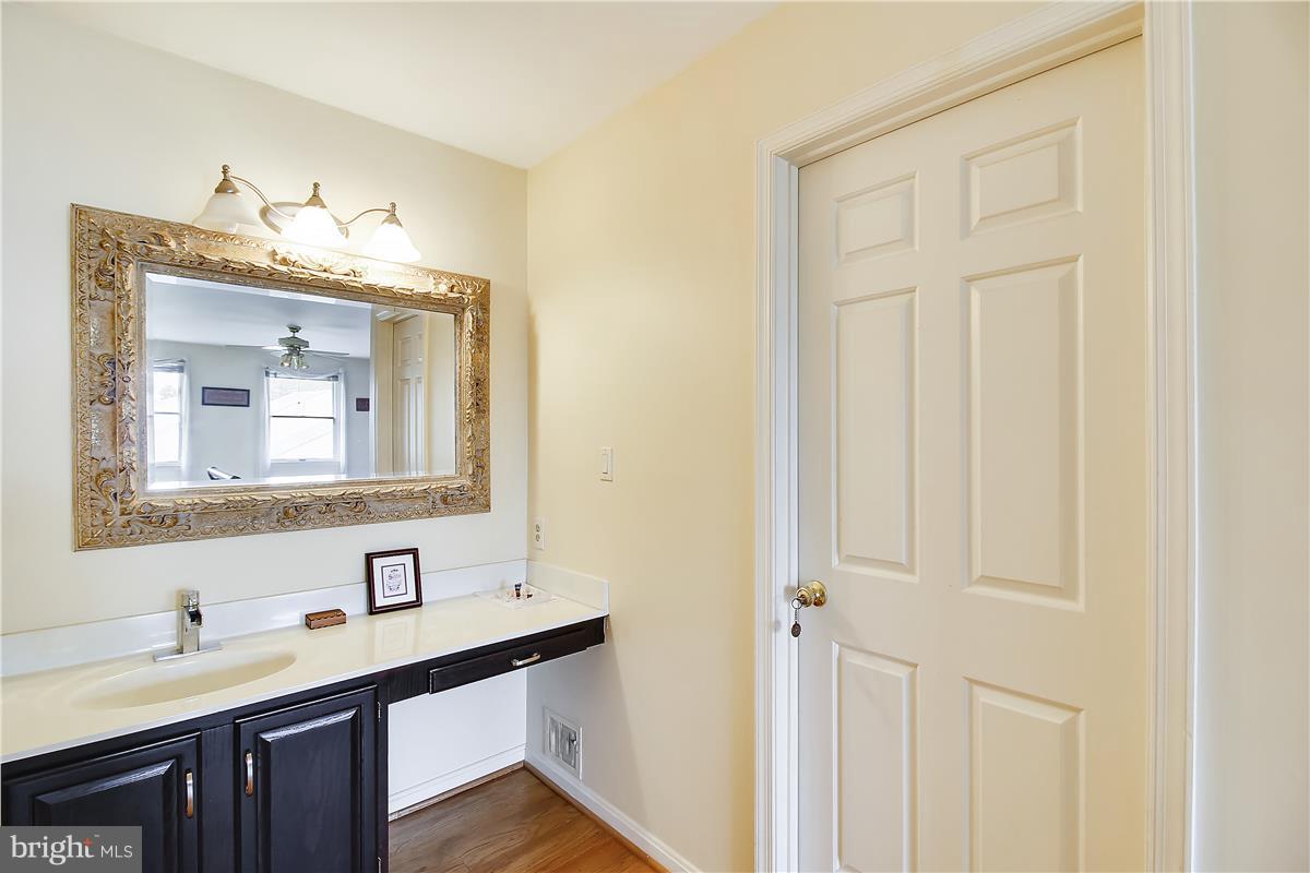 8610 Aqueduct Road Potomac, MD 20854 - Photo 17 of 30 Bath (Master)