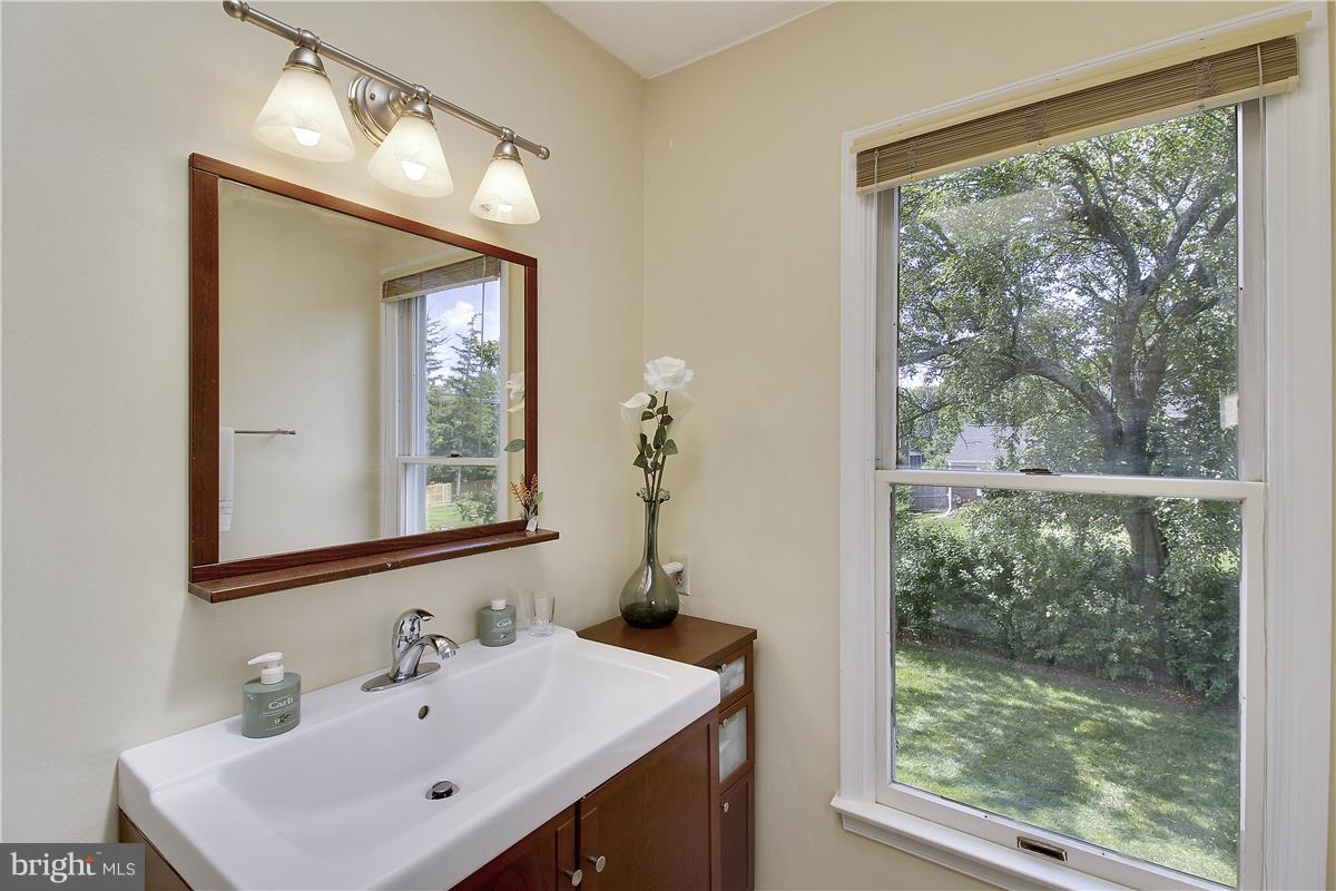 8610 Aqueduct Road Potomac, MD 20854 - Photo 18 of 30 Bath (Master)