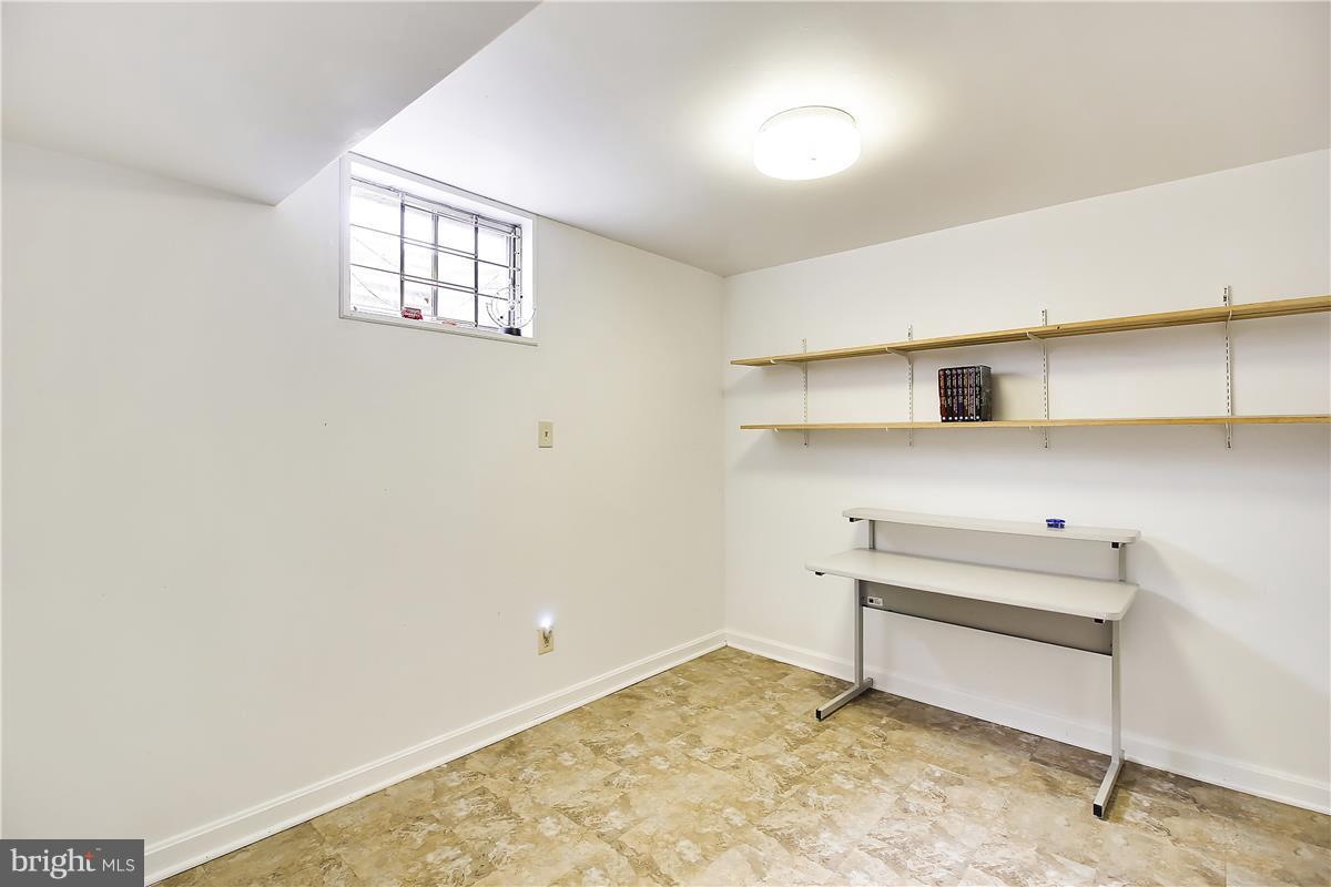 8610 Aqueduct Road Potomac, MD 20854 - Photo 25 of 30 Den