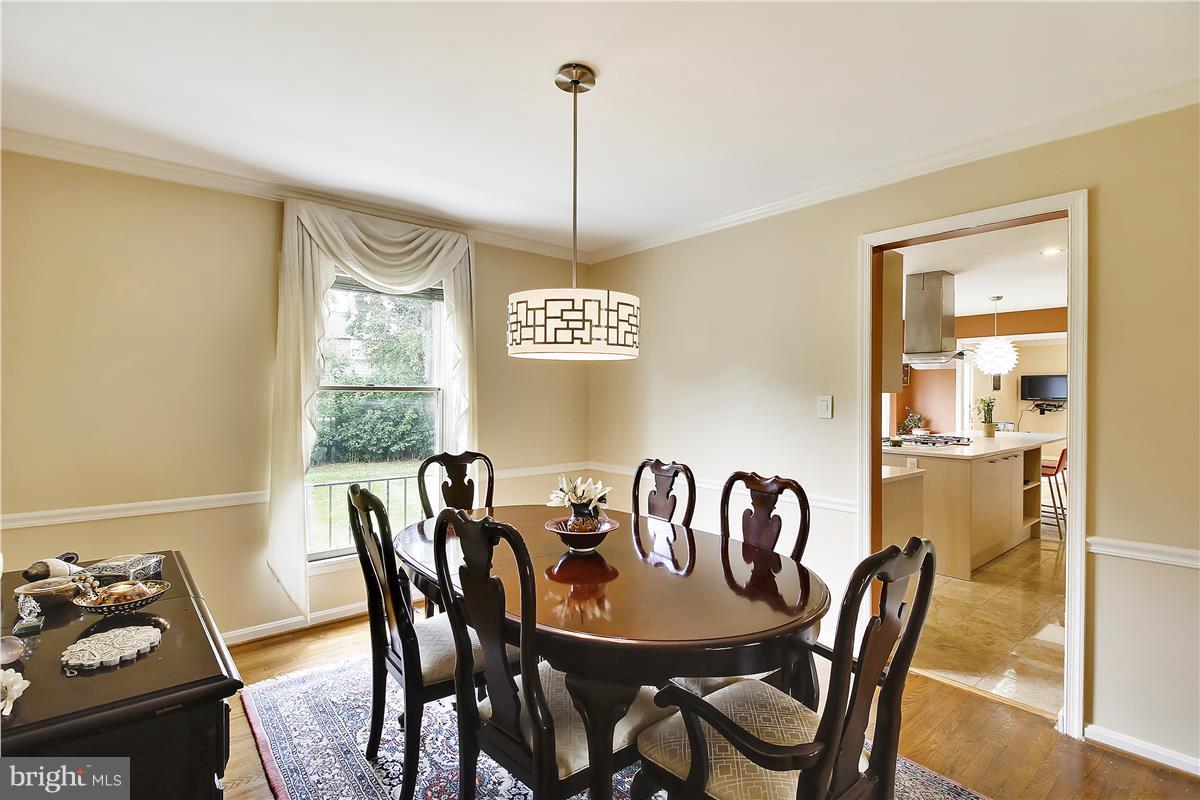 8610 Aqueduct Road Potomac, MD 20854 - Photo 6 of 30 Dining Room