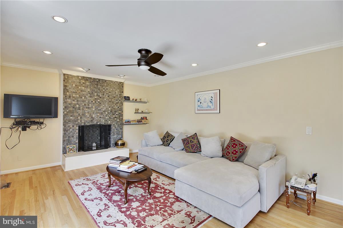8610 Aqueduct Road Potomac, MD 20854 - Photo 8 of 30 Family Room