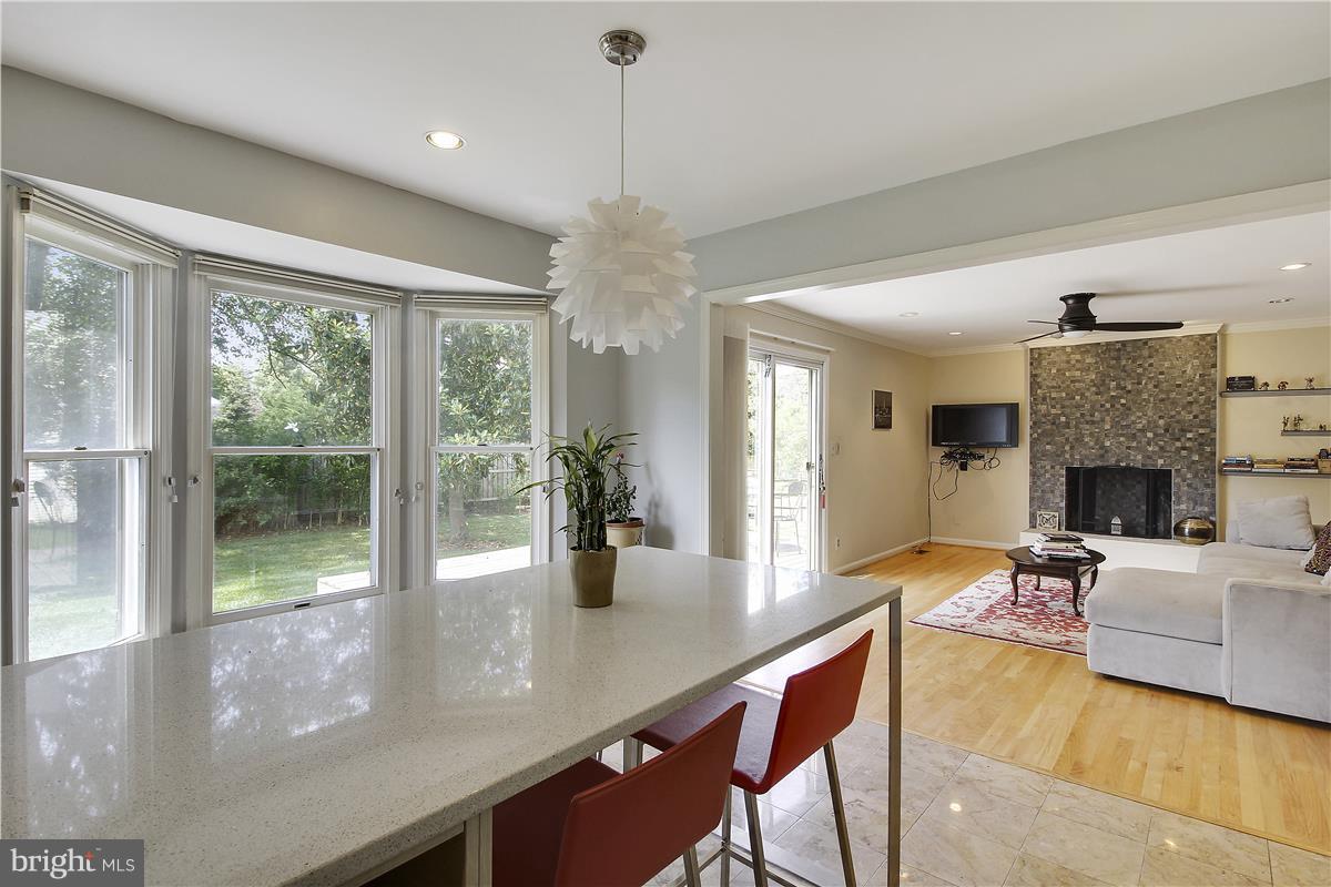 8610 Aqueduct Road Potomac, MD 20854 - Photo 10 of 30 Breakfast area, looking at family room