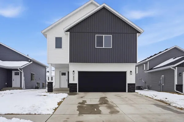 $366,900 | 6862 Thomas Street, Horace, ND 58047