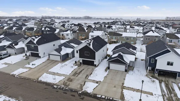$366,900 | 6862 Thomas Street, Horace, ND 58047