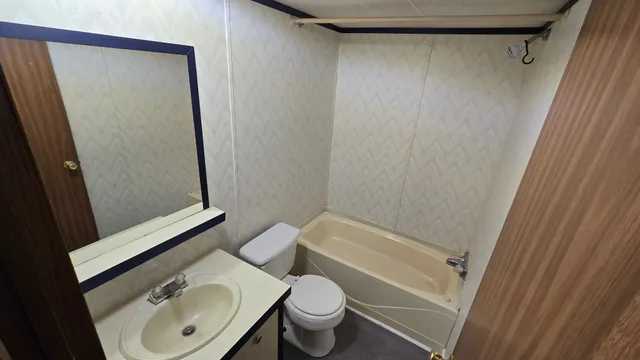 a view of a yard with a house