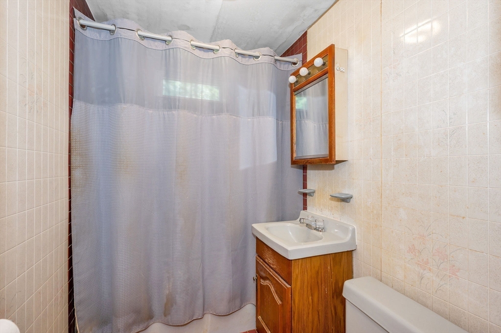 74 Hillcrest Road Dracut, MA 01826 - Photo 17 of 40 Gallery Image 17
