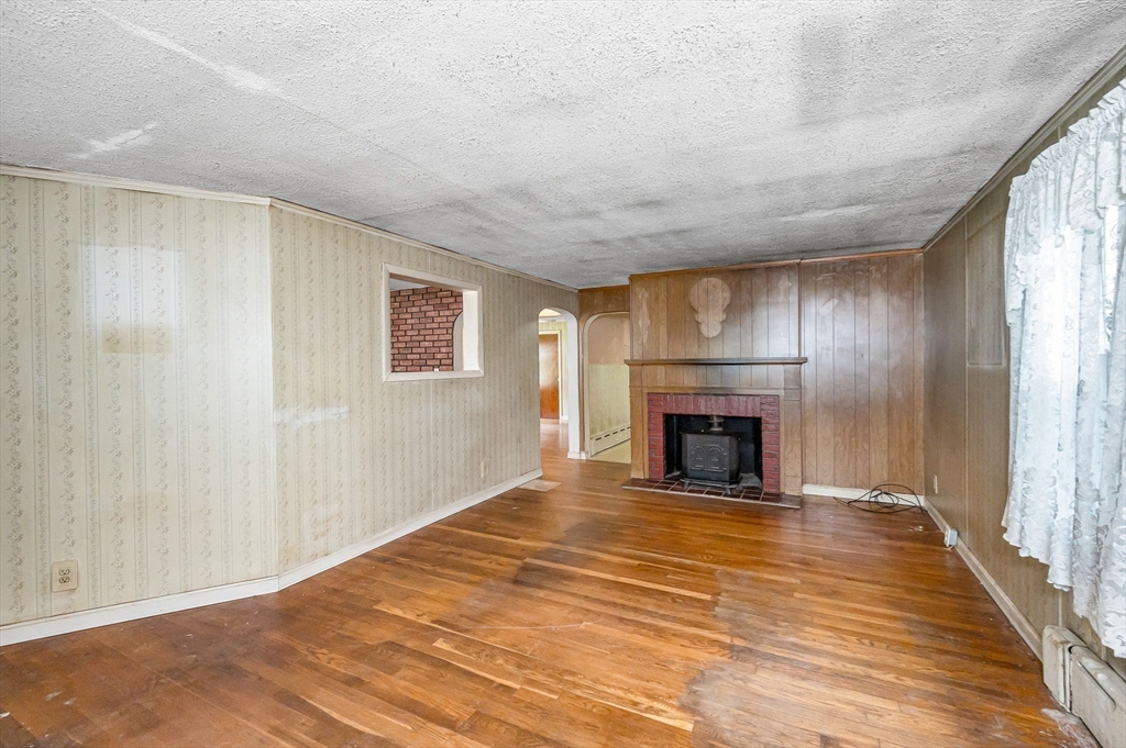 74 Hillcrest Road Dracut, MA 01826 - Photo 6 of 40 Gallery Image 6