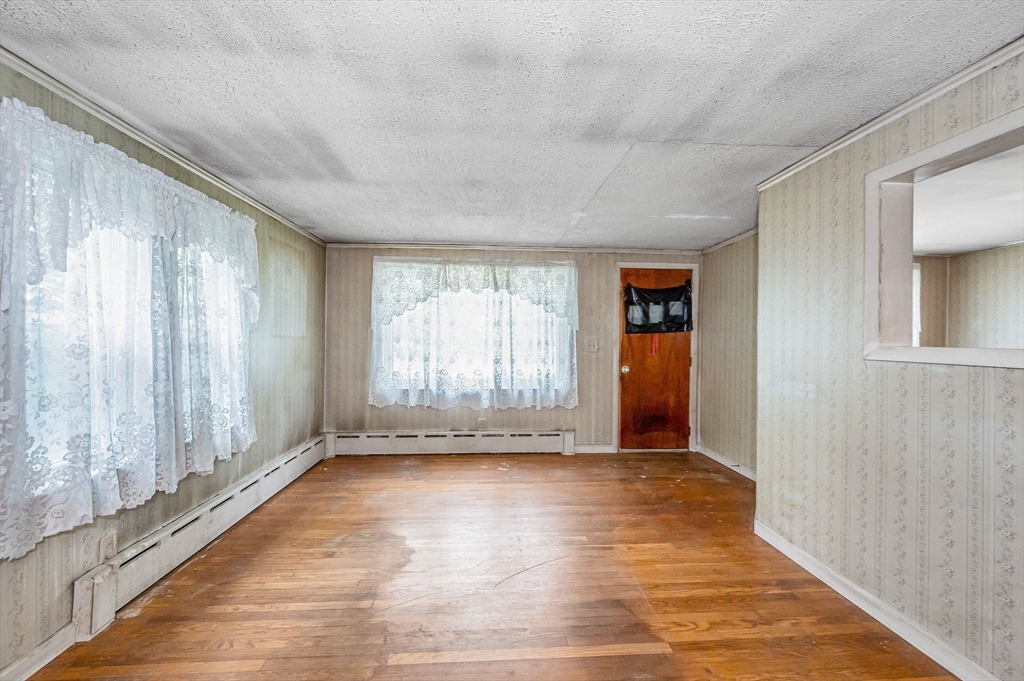 74 Hillcrest Road Dracut, MA 01826 - Photo 8 of 40 Gallery Image 8