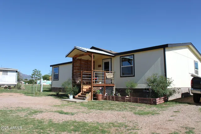 a view of front of house with a yard