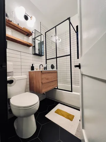 $3,500 | 2944 North Broadway, Unit 1S, Chicago, IL 60657