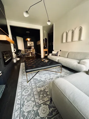 $3,500 | 2944 North Broadway, Unit 1S, Chicago, IL 60657