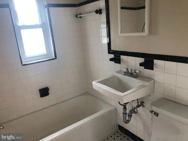 $2,600 | 310 South Veitch Street, Arlington, VA 22204