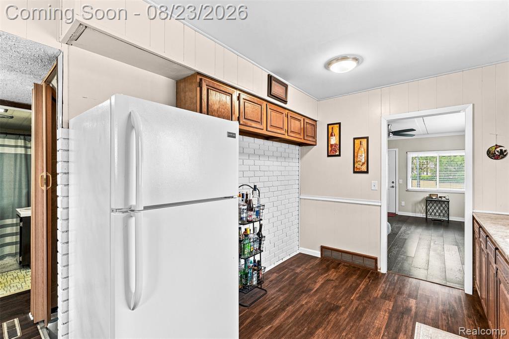 2083 Dutcher Road Flint, MI 48532 - Photo 14 of 27 Gallery Image 14