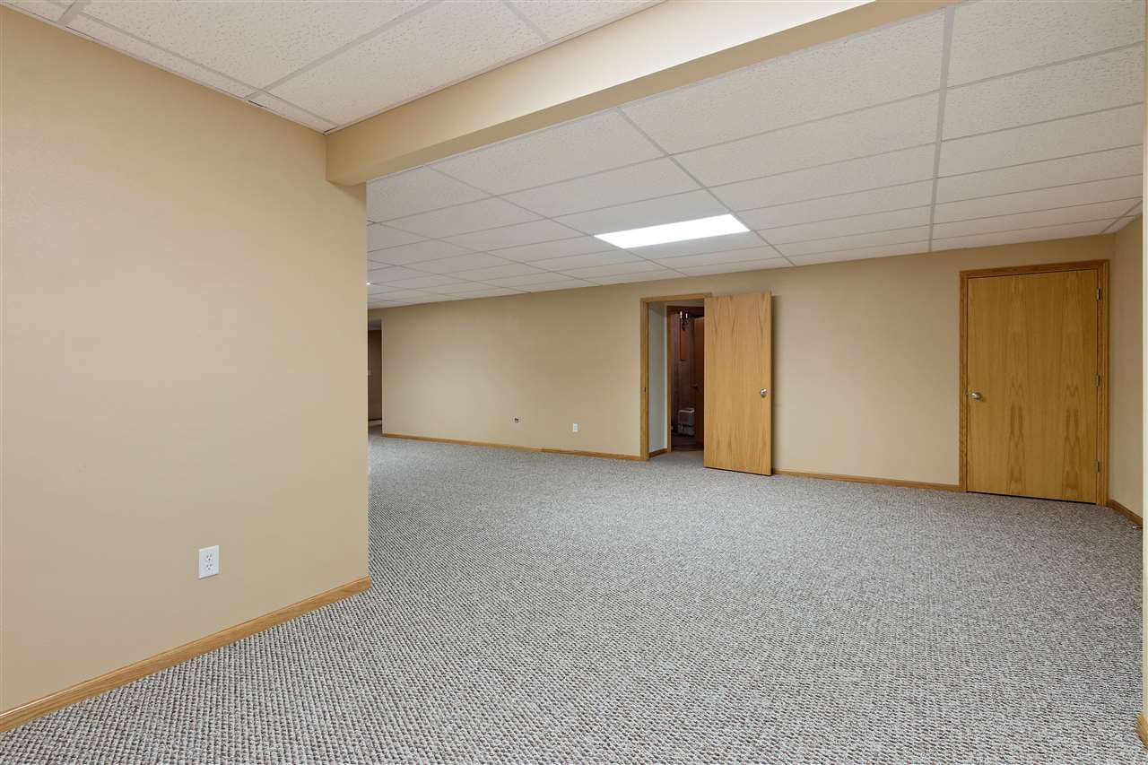 3110 116th Circle Riverside, IA 52327 - Photo 19 of 28 Gallery Image 19