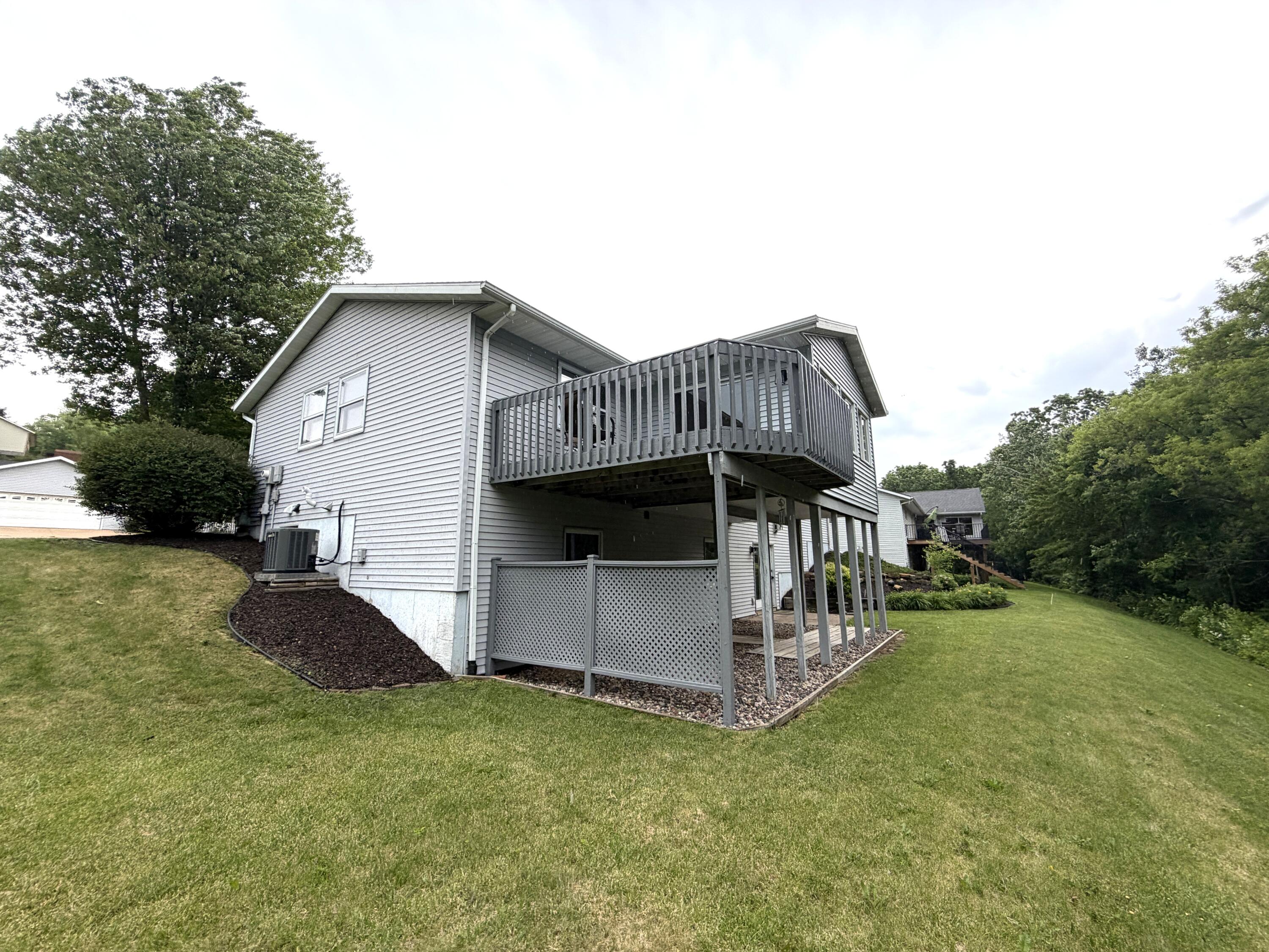189 McIntosh Road East La Crescent, MN 55947 - Photo 29 of 33 House Side