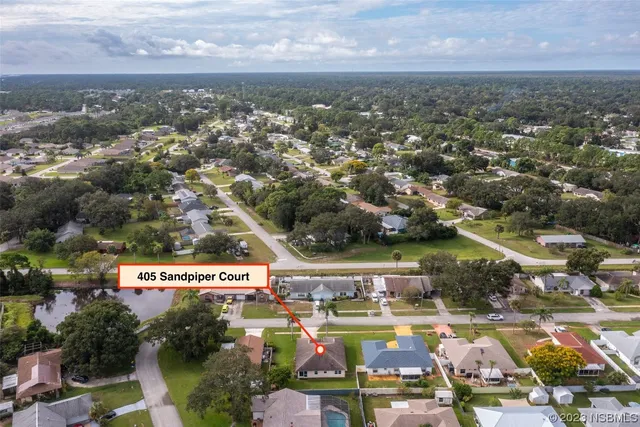 an aerial view of residential building and lake
