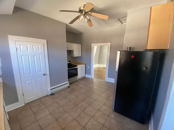 $1,800 | 158 Broad Street, Unit 2, Claremont, NH 03743