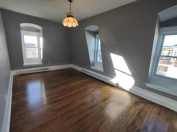 $1,800 | 158 Broad Street, Unit 2, Claremont, NH 03743