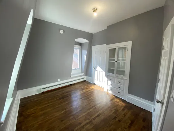 $1,800 | 158 Broad Street, Unit 2, Claremont, NH 03743