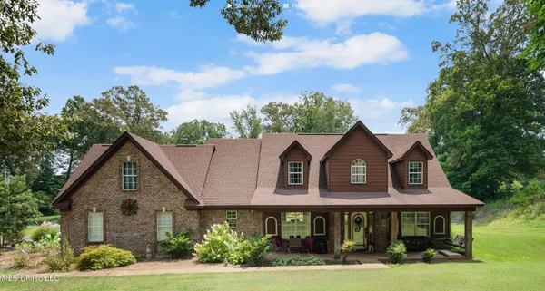 $395,000 | 6193 Nesbit Road, Lake Cormorant, MS 38641