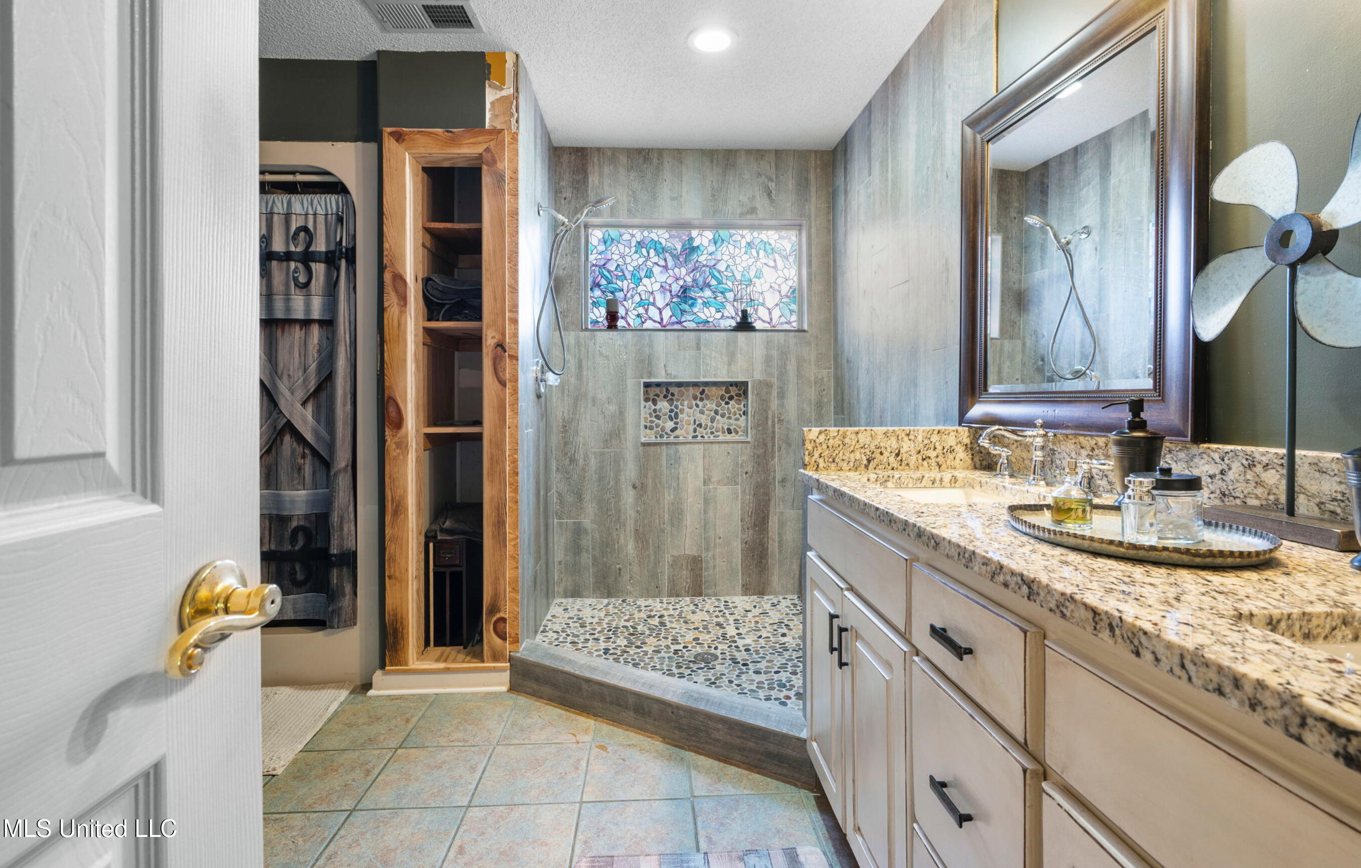 6193 Nesbit Road Lake Cormorant, MS 38641 - Photo 14 of 27 IMG_0504