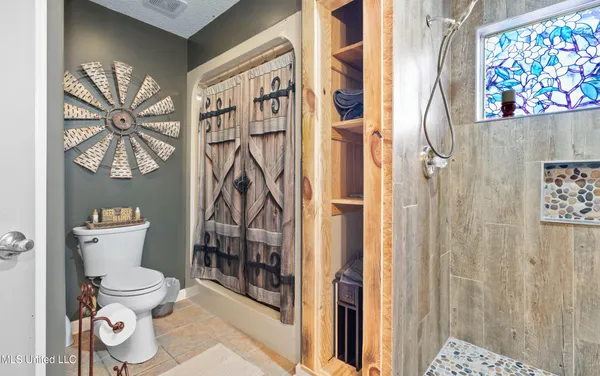 $395,000 | 6193 Nesbit Road, Lake Cormorant, MS 38641