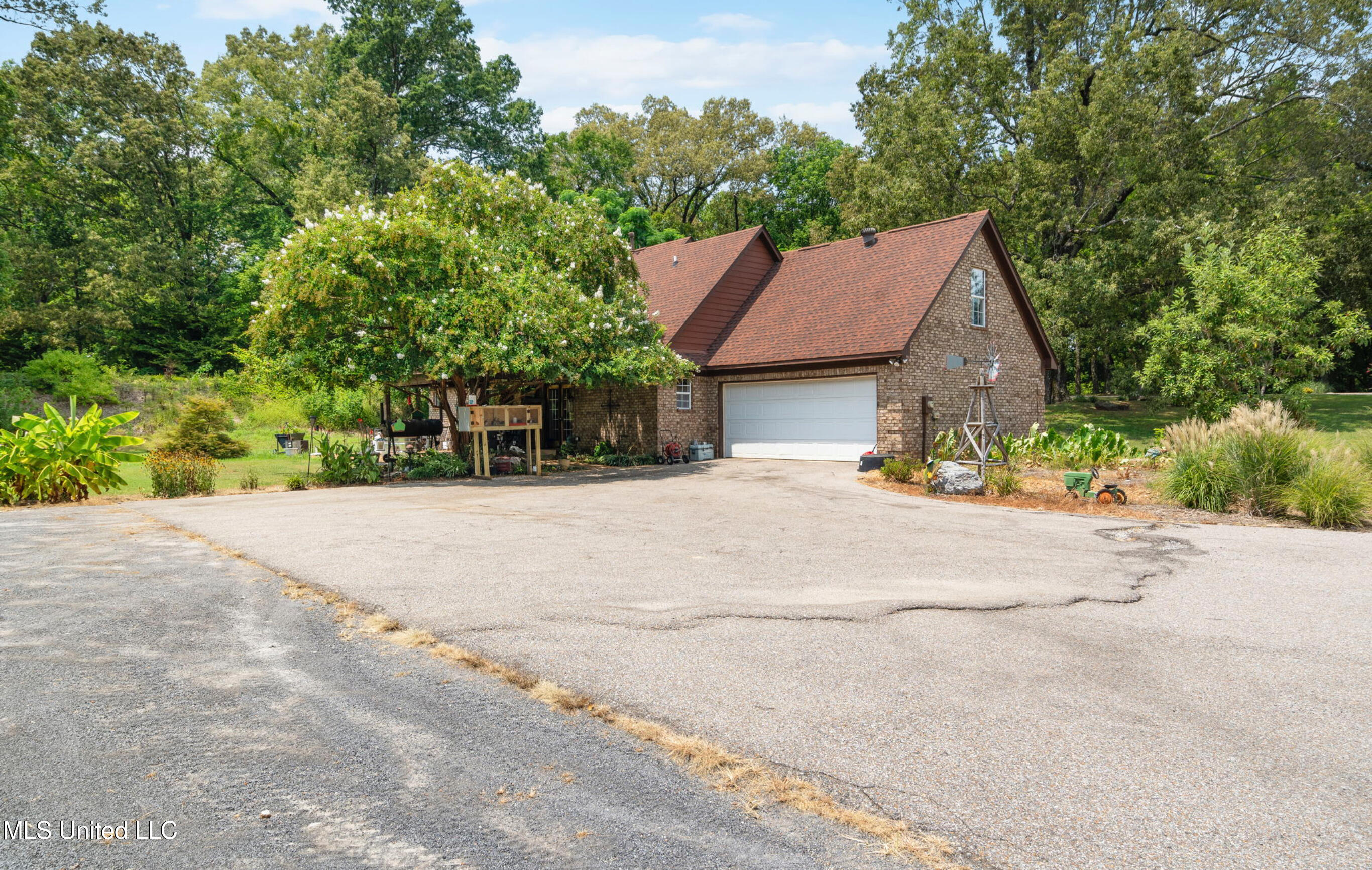 6193 Nesbit Road Lake Cormorant, MS 38641 - Photo 21 of 27 IMG_0511