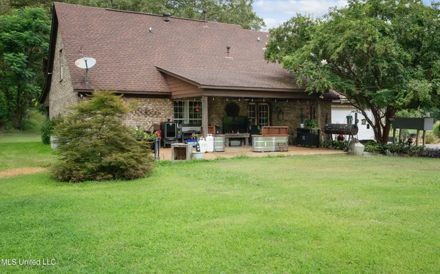 $395,000 | 6193 Nesbit Road, Lake Cormorant, MS 38641