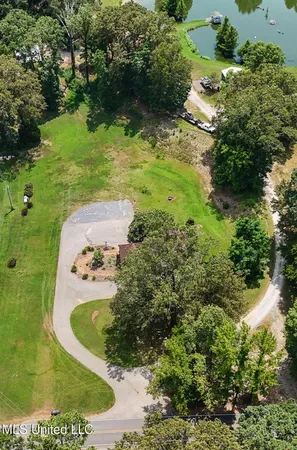 $395,000 | 6193 Nesbit Road, Lake Cormorant, MS 38641