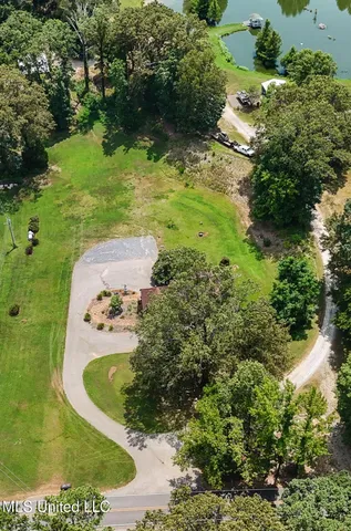 $395,000 | 6193 Nesbit Road, Lake Cormorant, MS 38641