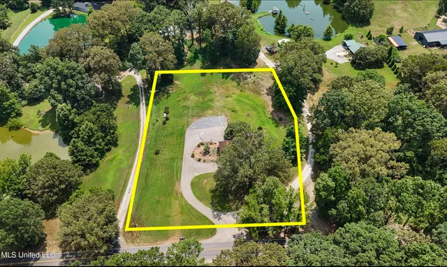 $395,000 | 6193 Nesbit Road, Lake Cormorant, MS 38641