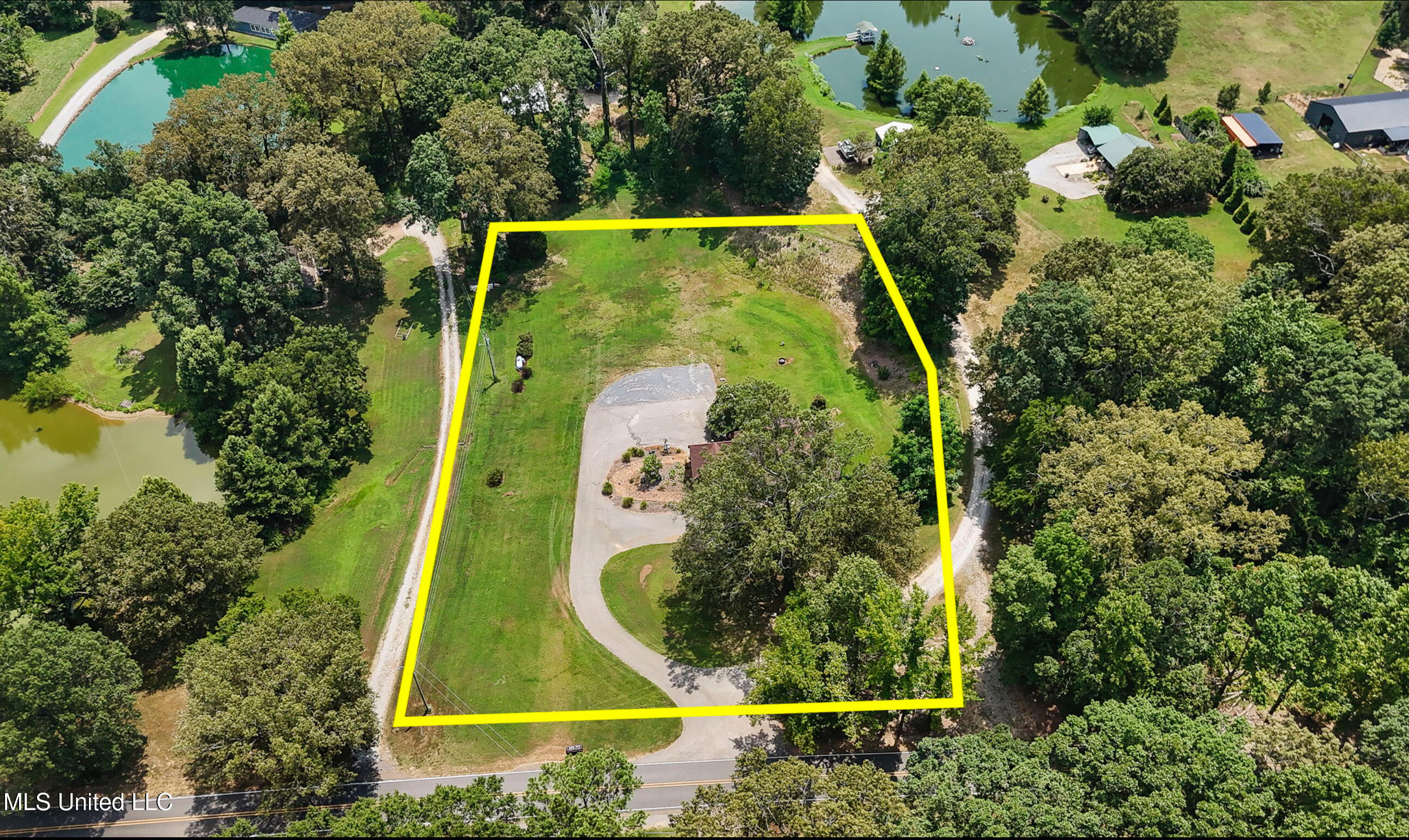 6193 Nesbit Road Lake Cormorant, MS 38641 - Photo 25 of 27 IMG_0515