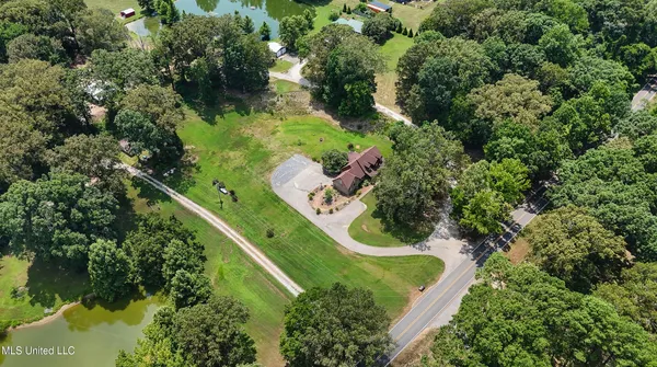 $395,000 | 6193 Nesbit Road, Lake Cormorant, MS 38641