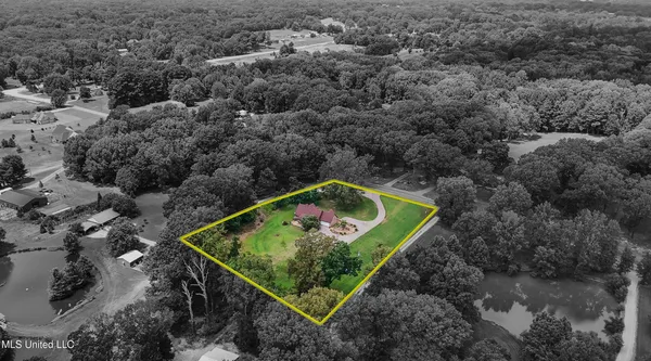 $395,000 | 6193 Nesbit Road, Lake Cormorant, MS 38641