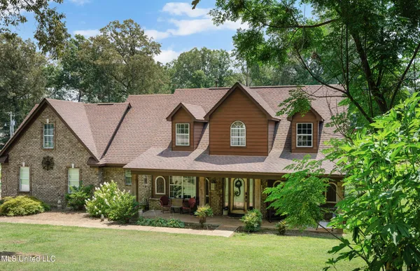 $395,000 | 6193 Nesbit Road, Lake Cormorant, MS 38641