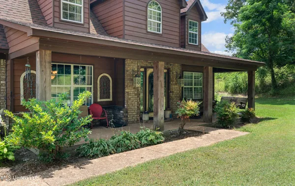 $395,000 | 6193 Nesbit Road, Lake Cormorant, MS 38641