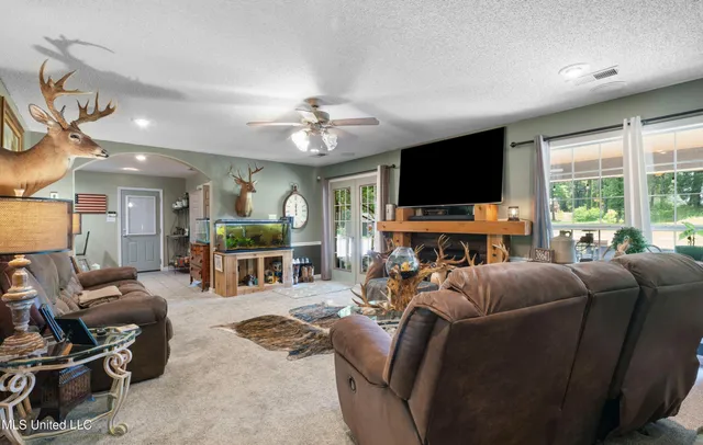 $395,000 | 6193 Nesbit Road, Lake Cormorant, MS 38641