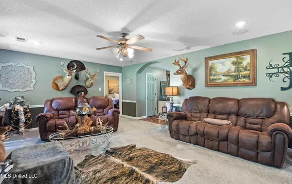 $395,000 | 6193 Nesbit Road, Lake Cormorant, MS 38641