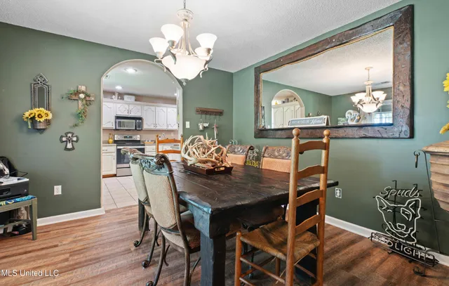 $395,000 | 6193 Nesbit Road, Lake Cormorant, MS 38641