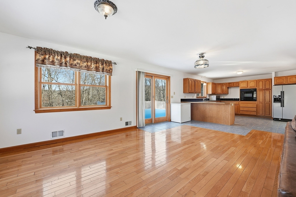 257 Boston Road Palmer, MA 01069 - Photo 11 of 41